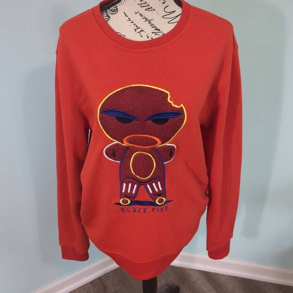 Black pike gingerbread man red sweatshirt large